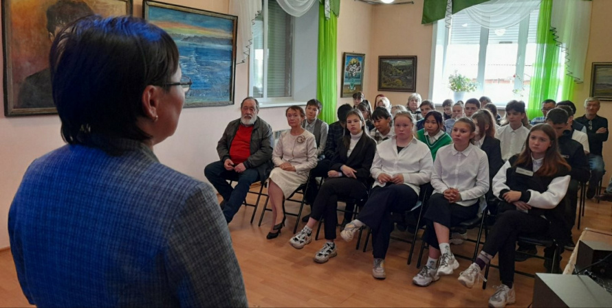 Сегодня  зрителями и гостями  любительского театра «Провинциалы» были  старшеклассники Забитуйской  школы и   сотрудники филиала ГУФСИН   по Аларскому району.